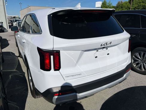 Used 2025 Kia Sorento LX FWD image 3