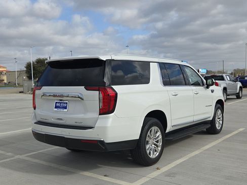 Used 2024 GMC Yukon XL SLT image 3