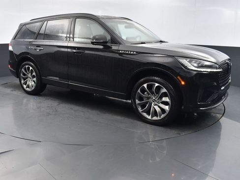 Used 2025 Lincoln Aviator AWD w/ Jet Appearance Package image 3