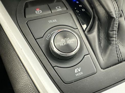 Used 2024 Toyota RAV4 XLE Premium image 25