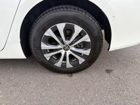 Used 2020 Toyota Prius LE w/ Carpet Mat Package AWD/4WD image 32