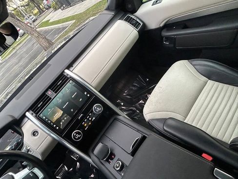 Used 2021 Land Rover Discovery S R-Dynamic image 11