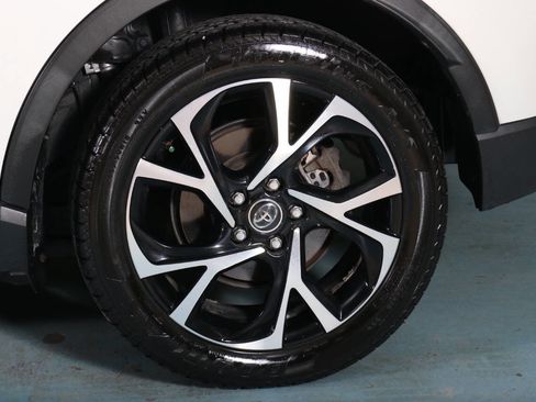 Used 2019 Toyota C-HR XLE image 32
