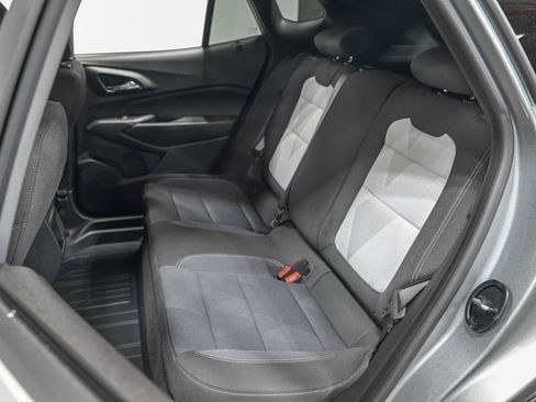 Used 2025 Chevrolet Trax RS FWD image 26