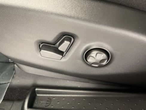 New 2026 Chrysler Pacifica Select AWD/4WD image 13