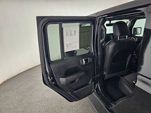 Used 2023 Jeep Gladiator Overland AWD/4WD image 15