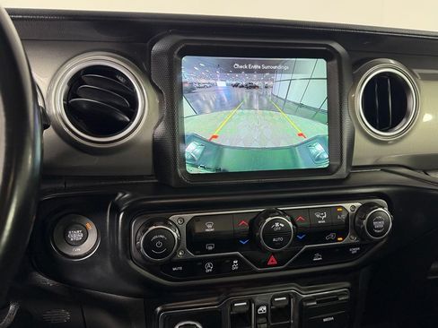 Used 2022 Jeep Gladiator Overland AWD/4WD image 19