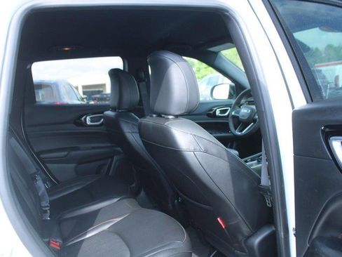 Used 2024 Jeep Compass Trailhawk image 12