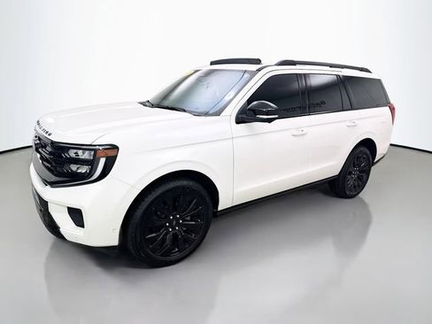 Used 2025 Ford Expedition Platinum w/ Stealth Appearance Package AWD/4WD image 3
