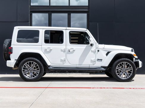 Used 2022 Jeep Wrangler Unlimited Sahara AWD/4WD image 10
