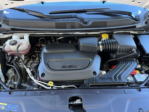 Used 2025 Chrysler Pacifica Select image 30