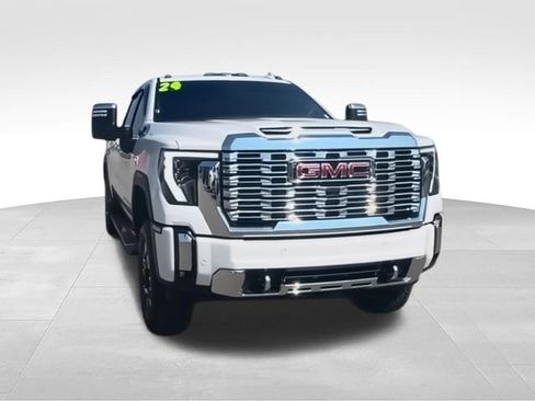Used 2024 GMC Sierra 2500 Denali w/ Denali Reserve Package AWD/4WD image 3