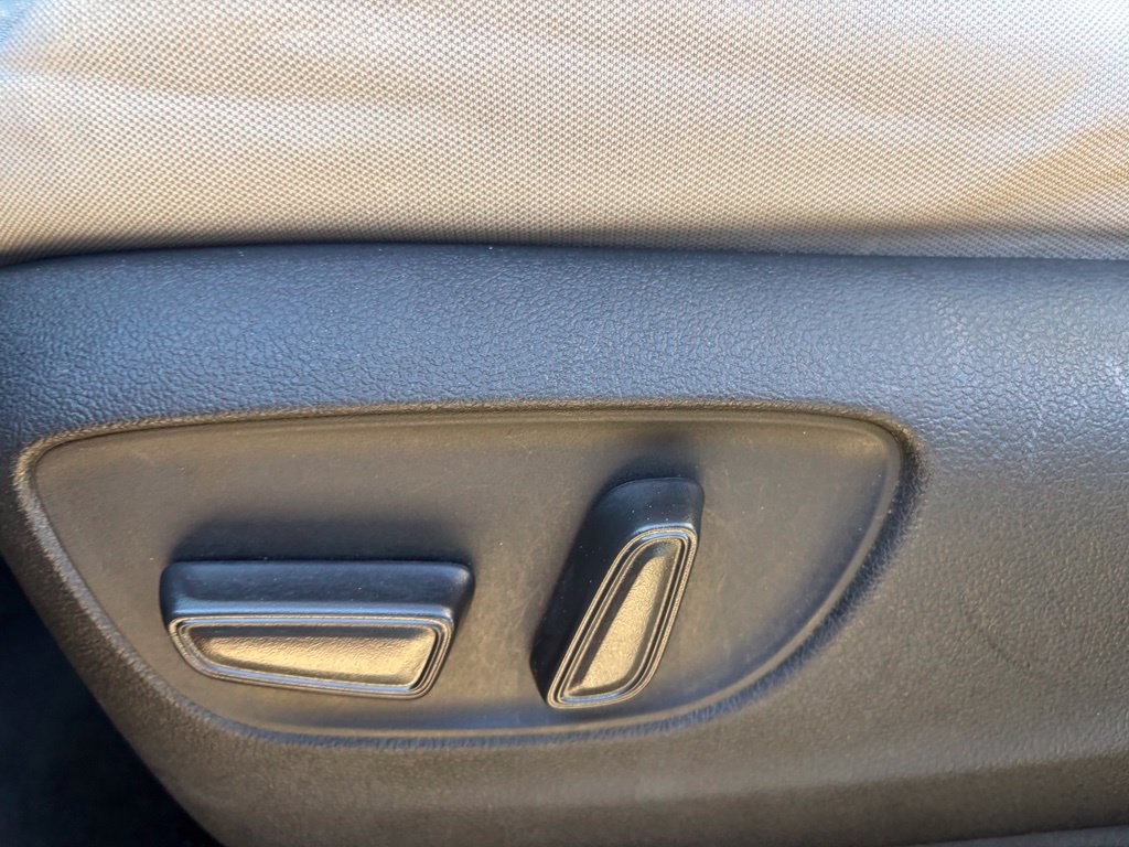 Used 2023 Toyota Sienna LE FWD image 40