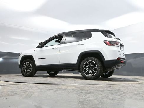 Used 2025 Jeep Compass Trailhawk AWD/4WD image 48