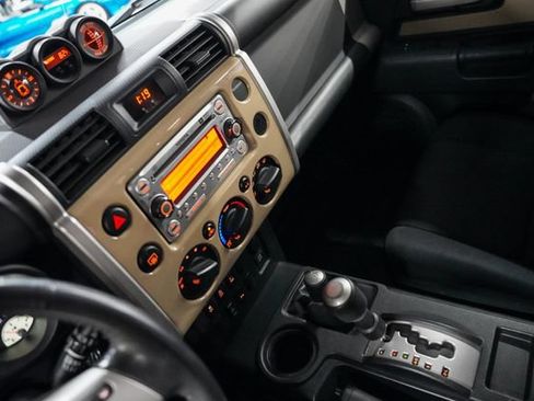Used 2013 Toyota FJ Cruiser 4WD w/ Upgrade Pkg image 64