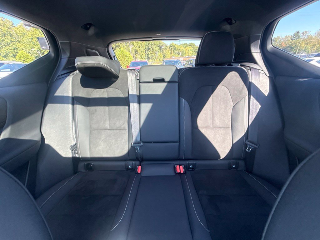 Used 2025 Volvo XC40 B5 Plus AWD/4WD image 11