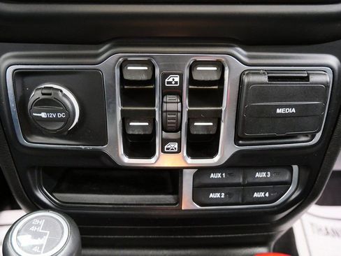 Used 2020 Jeep Gladiator Overland image 27