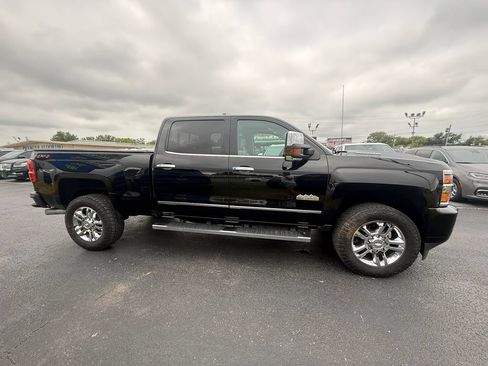 Used 2019 Chevrolet Silverado 2500 High Country w/ Duramax Plus Package AWD/4WD image 2