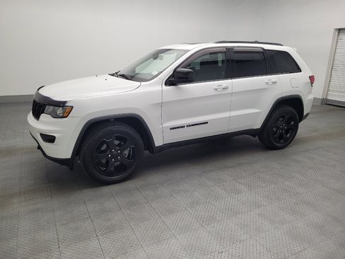 Used 2018 Jeep Grand Cherokee Laredo image 2