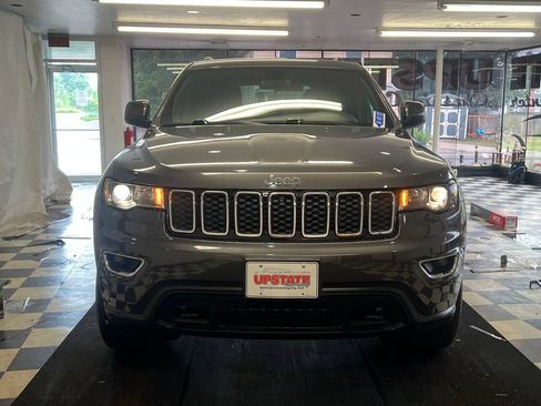 Used 2021 Jeep Grand Cherokee Laredo AWD/4WD image 2
