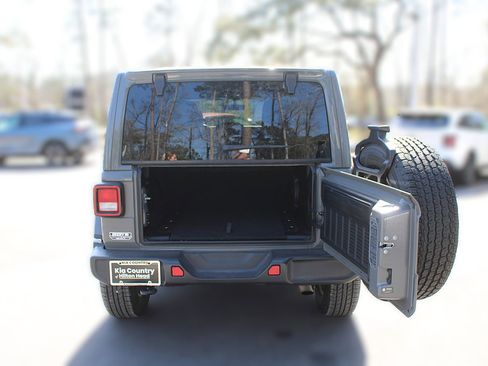 Used 2022 Jeep Wrangler Unlimited Sahara w/ Cold Weather Group image 9