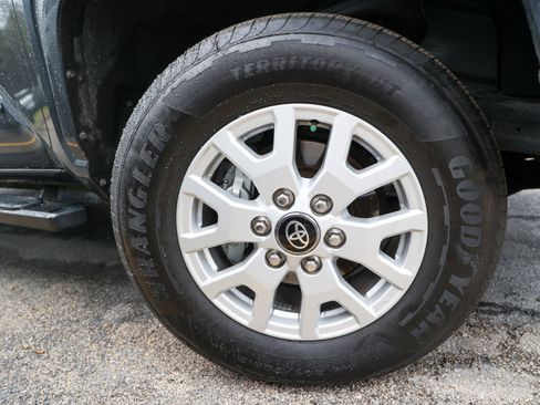 Used 2025 Toyota Tacoma SR5 AWD/4WD image 13