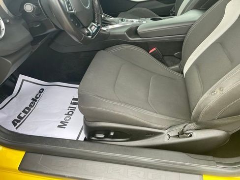 Used 2018 Chevrolet Camaro SS RWD image 13