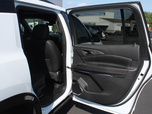 New 2027 Chevrolet Traverse RS w/ LPO, Floor Liner Package AWD/4WD image 21