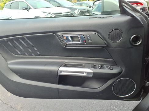 Used 2017 Ford Mustang GT Premium image 20