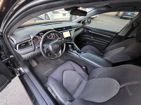 Used 2018 Toyota Camry LE FWD image 14