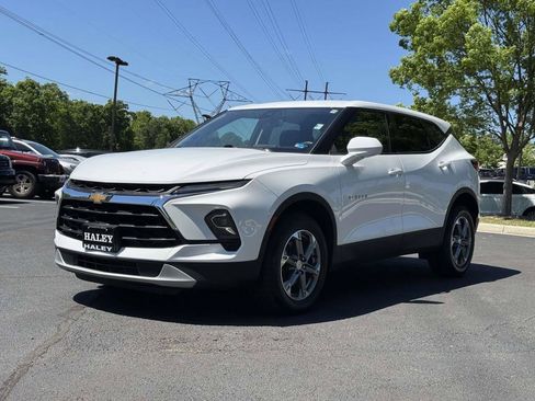Used 2023 Chevrolet Blazer LT FWD image 25