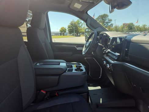 New 2026 GMC Sierra 2500 SLE w/ SLE Value Package; AWD/4WD image 9