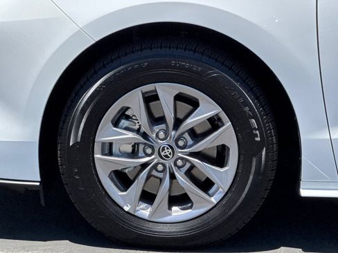 Certified 2026 Toyota Sienna LE FWD image 35