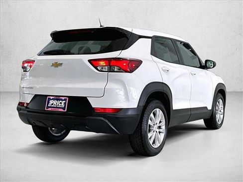 Used 2023 Chevrolet TrailBlazer LS FWD image 2