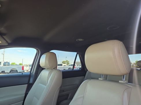 Used 2015 Ford Explorer XLT w/ Equipment Group 202A AWD/4WD image 18