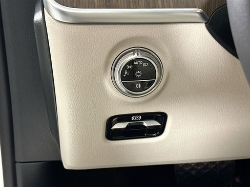 Used 2025 Mercedes-Benz C 300 Sedan image 10