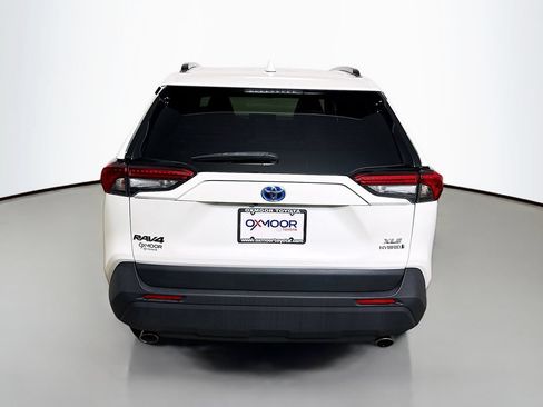 Certified 2021 Toyota RAV4 XLE Premium AWD/4WD image 6