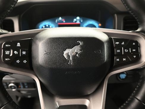 Used 2025 Ford Bronco Badlands image 11