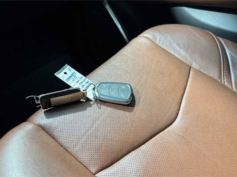 Used 2018 Cadillac Escalade ESV Premium Luxury image 36