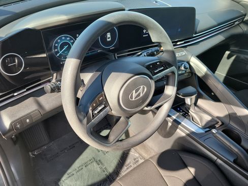 Used 2024 Hyundai Elantra SEL FWD image 22