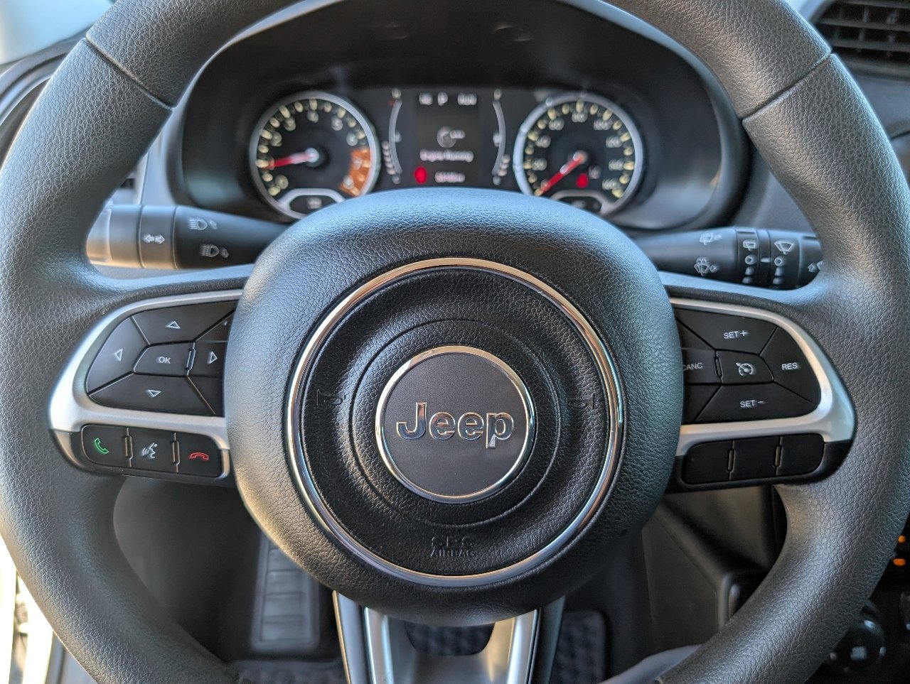 Used 2023 Jeep Renegade Latitude AWD/4WD image 17