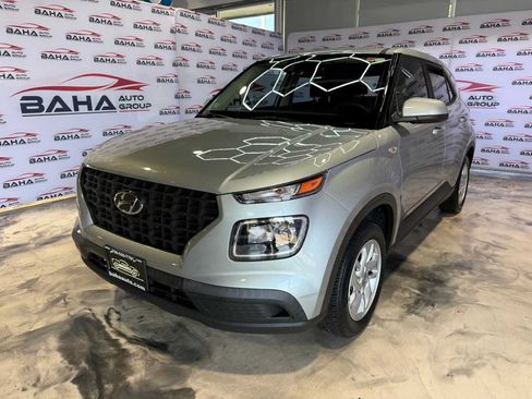 Used 2021 Hyundai Venue SE FWD image 2