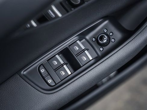 Used 2024 Audi Q7 2.0T Premium image 39