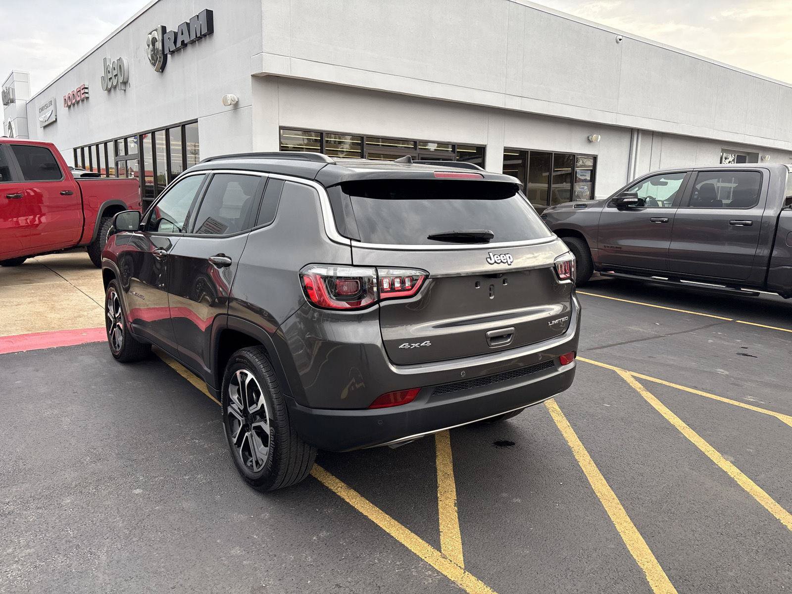 Used 2023 Jeep Compass Limited AWD/4WD image 7