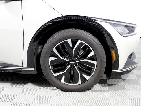 Used 2022 Kia EV6 Wind image 40
