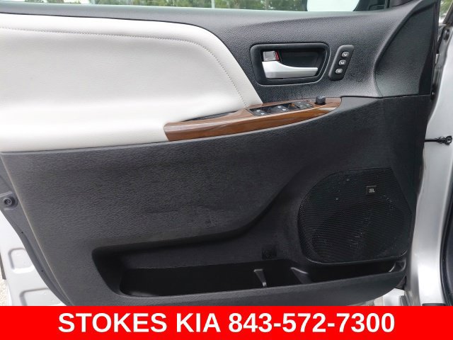 Used 2019 Toyota Sienna Limited Premium AWD/4WD image 17
