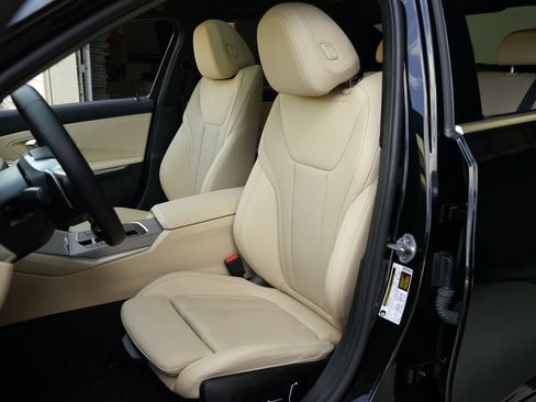 Used 2025 BMW 330i Sedan RWD image 3