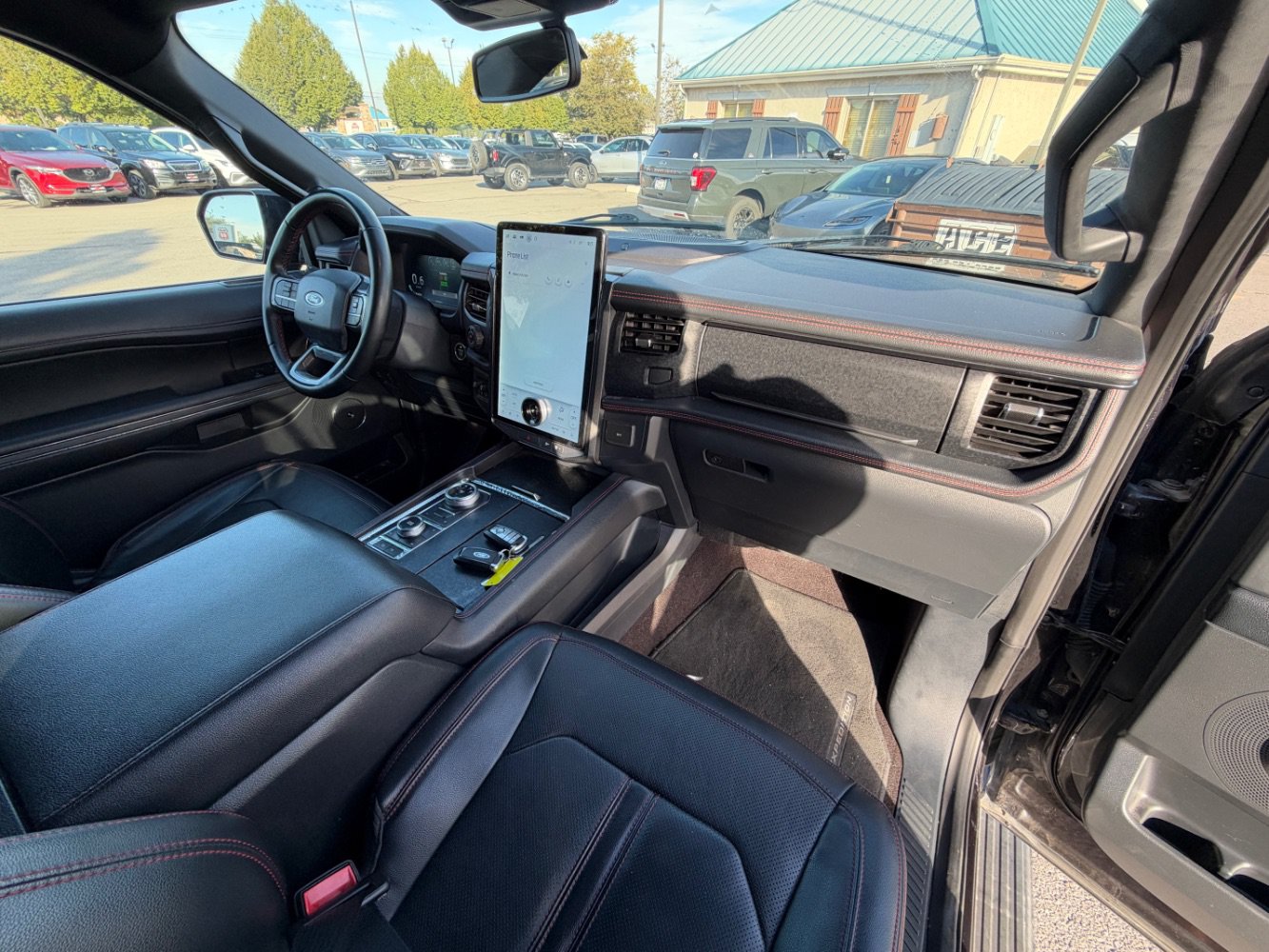 Used 2022 Ford Expedition Limited AWD/4WD image 9