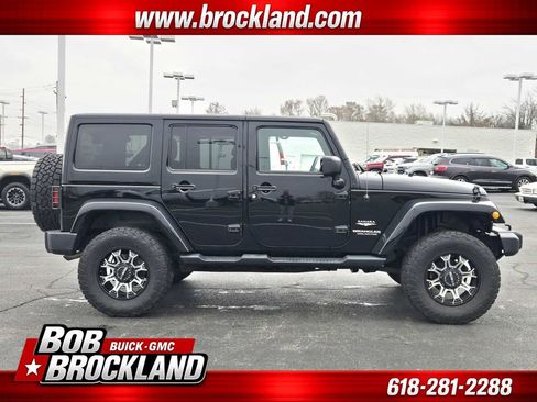 Used 2015 Jeep Wrangler Unlimited Sahara image 2