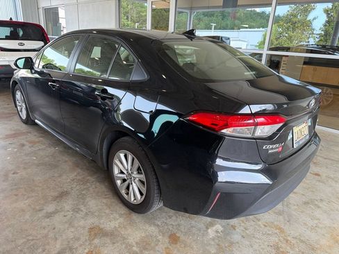 Used 2023 Toyota Corolla LE w/ LE Premium Package FWD image 2